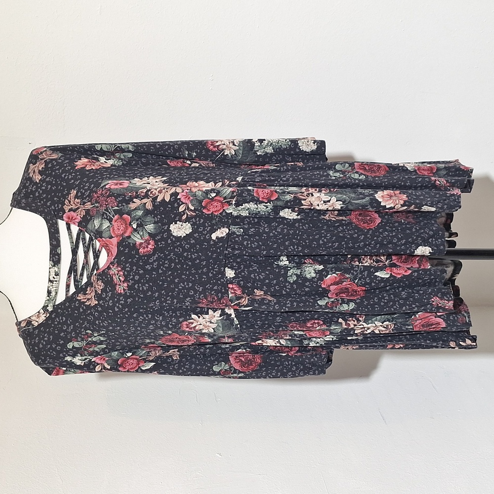 Torrid Super Soft Knits Black/ Floral High-Low 3/4 Sleeve Top Size 2